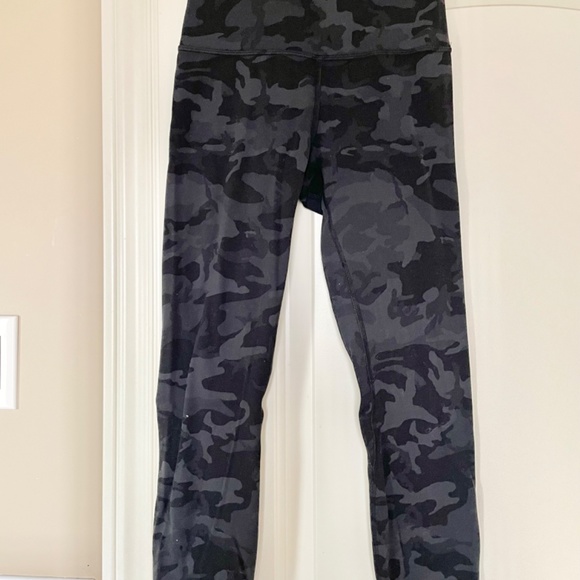 Lululemon camo high rise legging size 4 - Picture 4 of 7